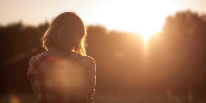 中小服装品牌预算有限？低成本高回报的模特道具创意使用指南 | 利奥模特